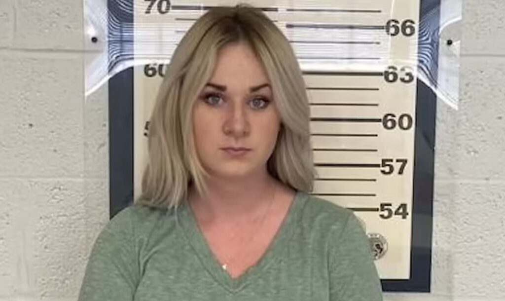 Who is Emily Swinkowski? art teacher arrested for sending inappropriate pictures to 16-year-old student